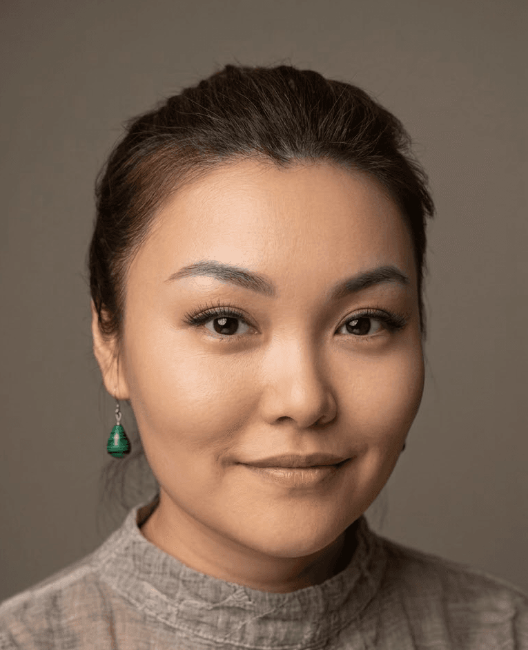 Dinara, Dutch language teacher